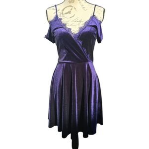 Lulus -793 Navy Cold Shoulder Surplice V-Neck Lace Velvet‎ Mini Dress Size M